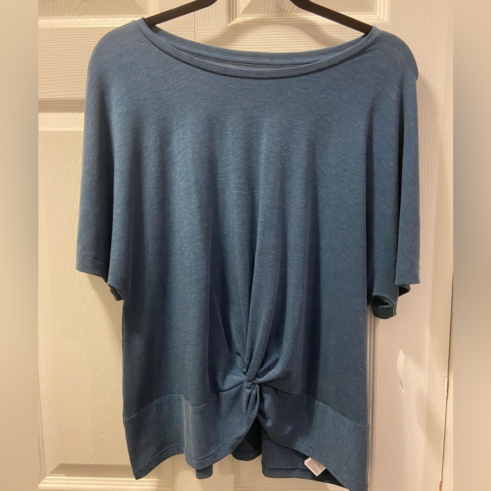 GapFit Women’s Blue Short Sleeve Athleisure Shirt with Knot Tied Bottom Size XL